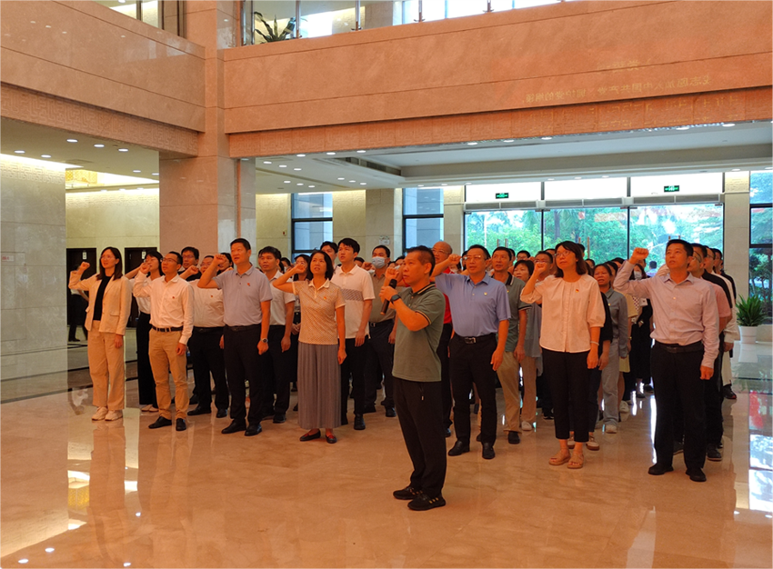 严守党纪王法，，，，，弘扬清风正气——广州极速28网集团赴广东省反腐倡廉教育基地旅行学习